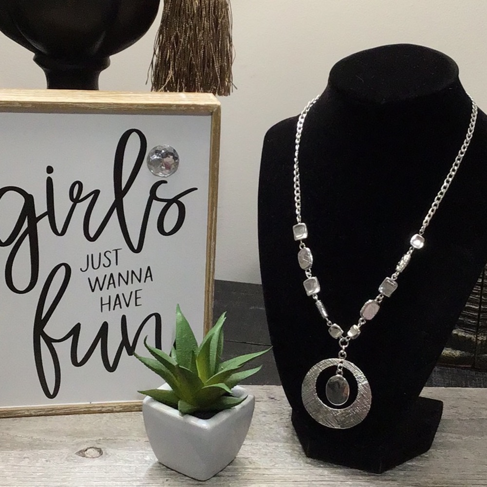 NWOT Silver Tone Necklace Signed KR